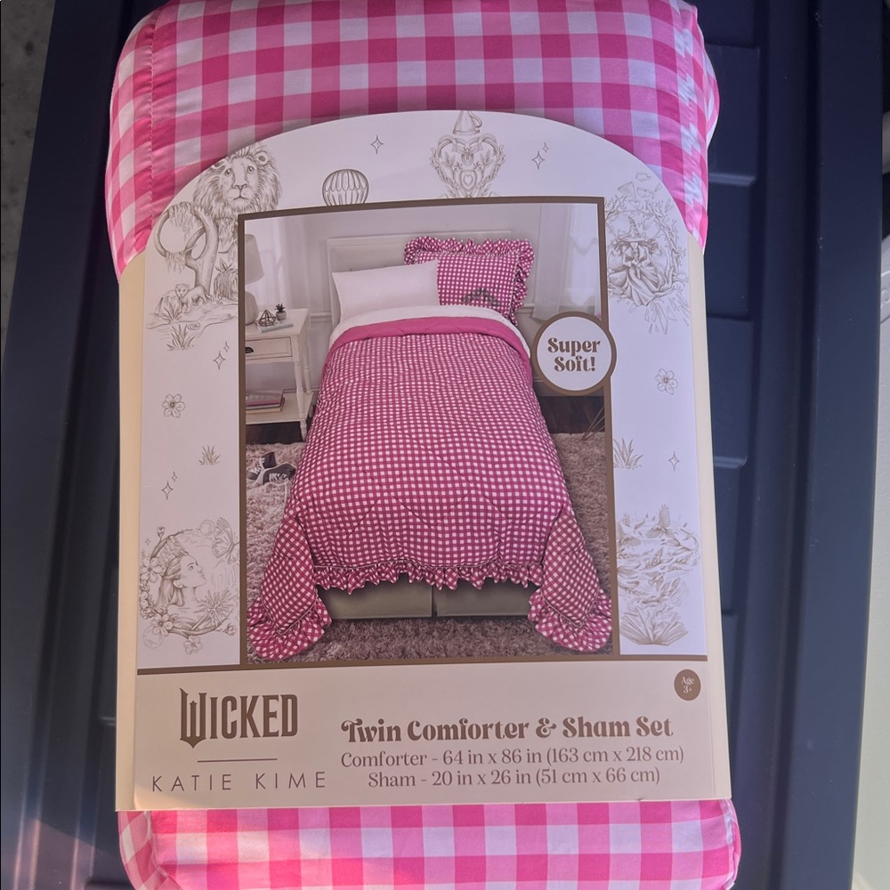 Wicked Pink Comforter & Sham Set
